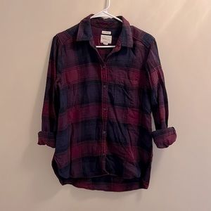 Navy and eggplant plaid button down shirt. American Eagle.